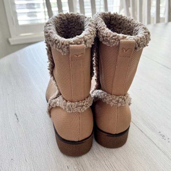 VIVAIA Women’s Camel COURTNEY Boots Round-Toe Water-Repellent Faux Fur Size 11 - Picture 5 of 9